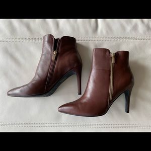 Leather ankle pointy toe boots